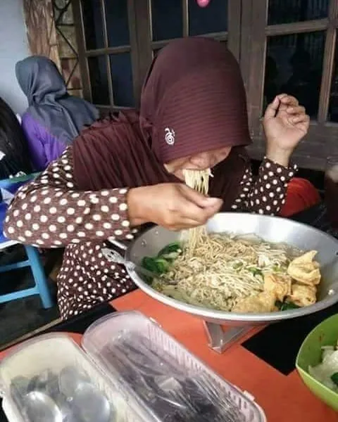 14+ Orang SWAG yang Berani Pakai Barang Nggak Sesuai Fungsinya. Harusnya Anak Kosan Paham nih~ 22