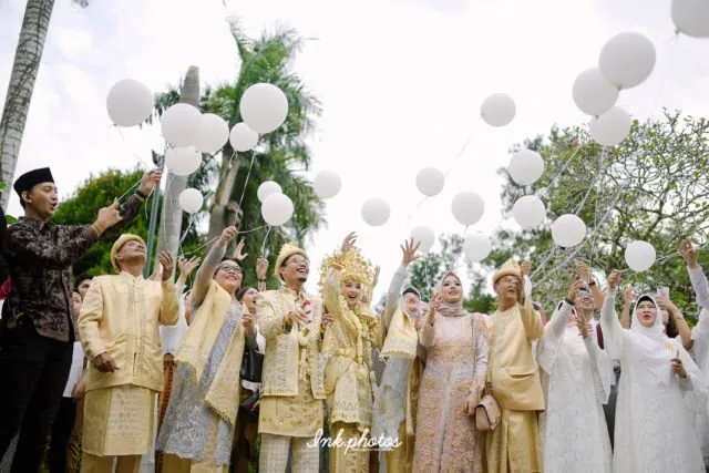 Pesta Pernikahan Gitasav Mengenakan Busana Adat Palembang. Tampak Anggun dalam Ketradisionalan 28