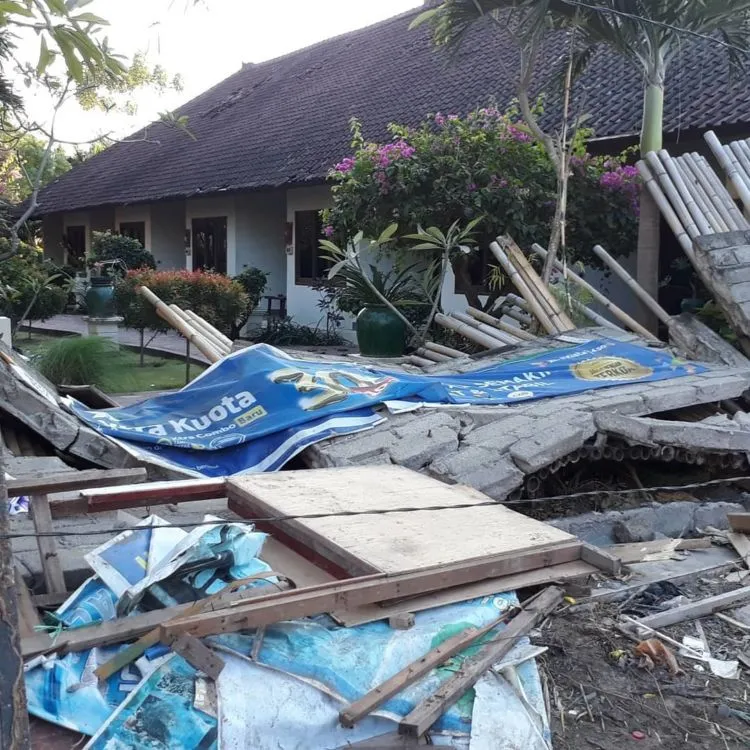 Gili Trawangan Terdampak Parah Gempa Lombok. Begini Potret Kerusakan dan Evakuasinya! 9