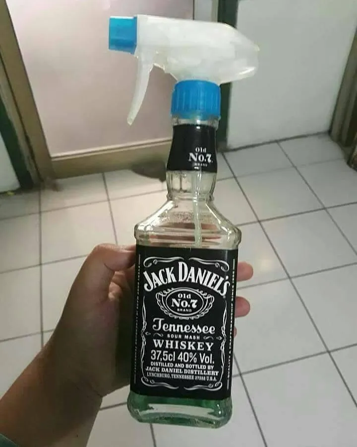 14+ Orang SWAG yang Berani Pakai Barang Nggak Sesuai Fungsinya. Harusnya Anak Kosan Paham nih~ 21