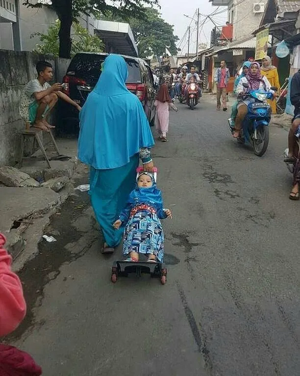 14+ Orang SWAG yang Berani Pakai Barang Nggak Sesuai Fungsinya. Harusnya Anak Kosan Paham nih~ 23