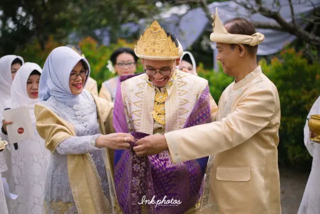 Pesta Pernikahan Gitasav Mengenakan Busana Adat Palembang. Tampak Anggun dalam Ketradisionalan 23