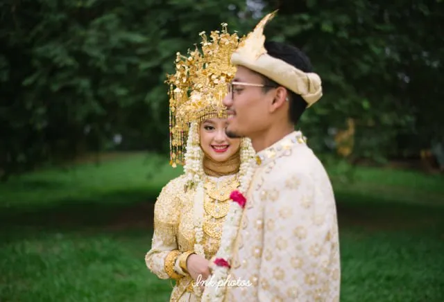 Pesta Pernikahan Gitasav Mengenakan Busana Adat Palembang. Tampak Anggun dalam Ketradisionalan 27