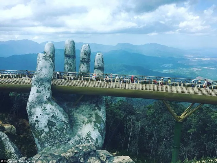Indahnya Jembatan Emas dengan Tangan Dewa di Vietnam. Desainnya Spektakuler! 4