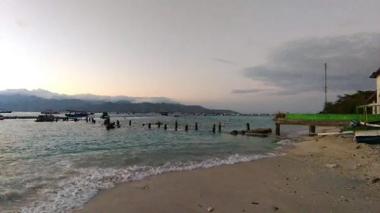 Gili Trawangan Terdampak Parah Gempa Lombok. Begini Potret Kerusakan dan Evakuasinya! 10