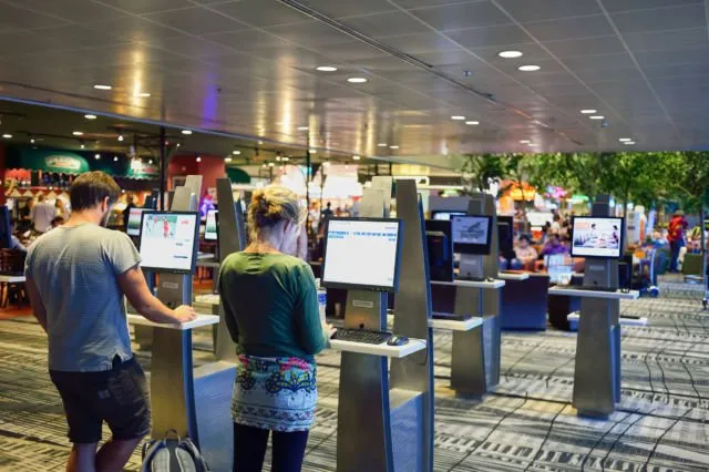 6 Rahasia Changi Airport Jadi Bandara Terbaik Di Dunia. Wah, Bisa Jadi Destinasi Wisata Sendiri Ini Sih 12