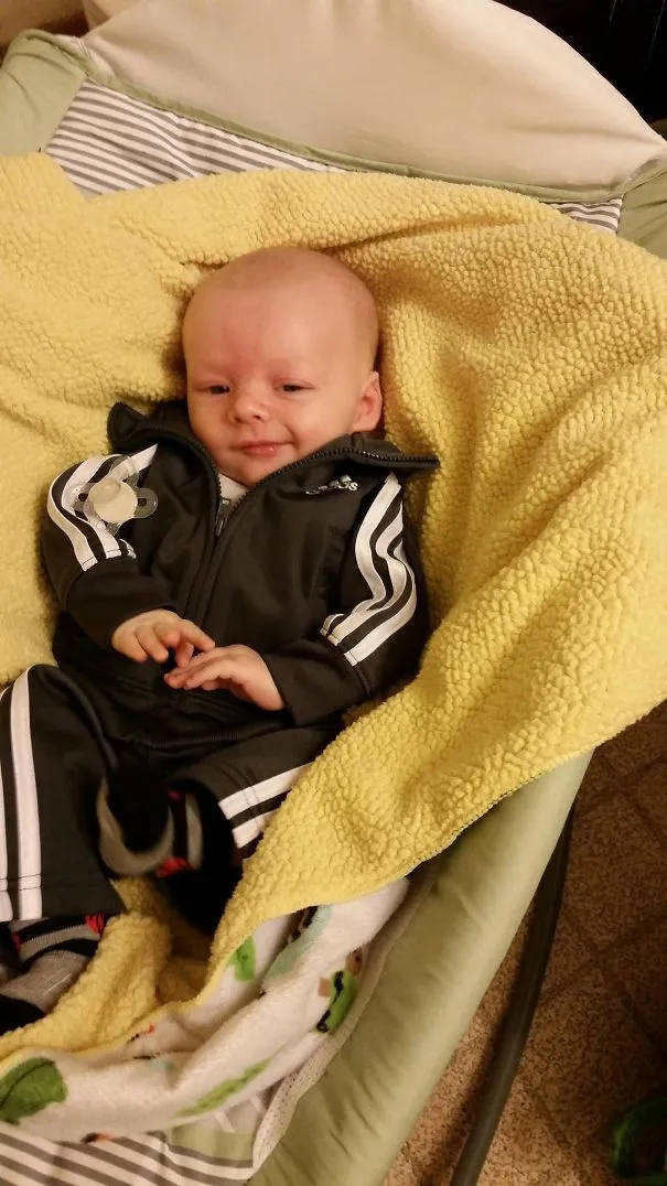 Kamu Tahan Nggak sih Kalau Digodain dengan Pose Genit 15 Bayi ini? Meleleh Banget Lihatnya, Duh! 17