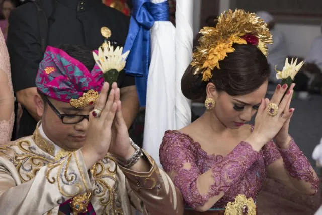 Bacaan Akad atau Janji Pernikahan dari 5 Agama di Indonesia 9 Bacaan Akad atau Janji Pernikahan
