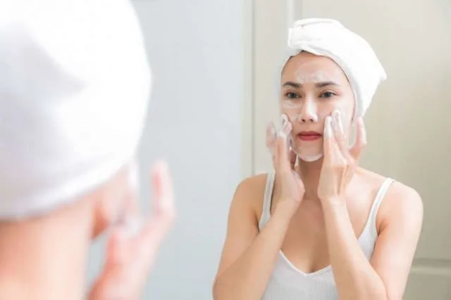 7+ Perawatan Wajah yang Nggak Boleh Terlewat. Biar Tetap Glowing Maksimal Walau Nggak Makeup-an Banyak-banyak 10