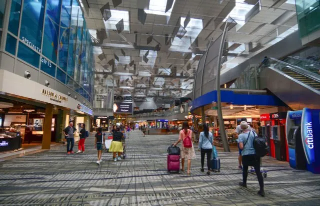 6 Rahasia Changi Airport Jadi Bandara Terbaik Di Dunia. Wah, Bisa Jadi Destinasi Wisata Sendiri Ini Sih 15