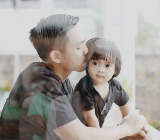 Kasih Ibu Sepanjang Masa, Tapi 6 Hal Ini Menunjukkan Bahwa Kasih Sayang Ayah Juga Tak Kalah Besarnya 11