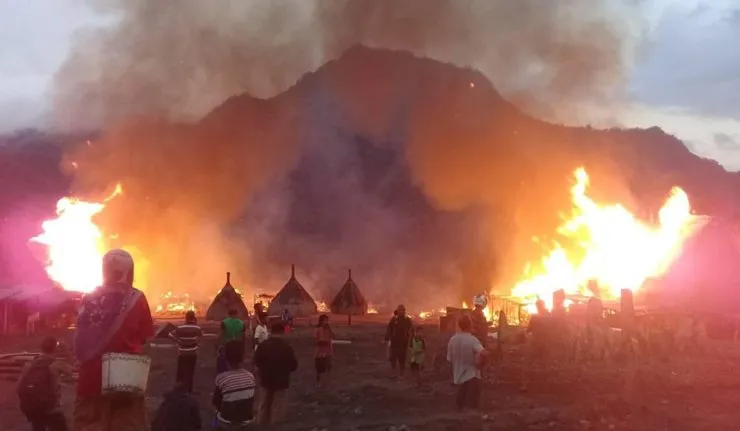Sedih, Desa Adat Gurusina di Flores Terbakar. Bangunan Tua nan Bersejarah Lenyap Dilalap Api! 4