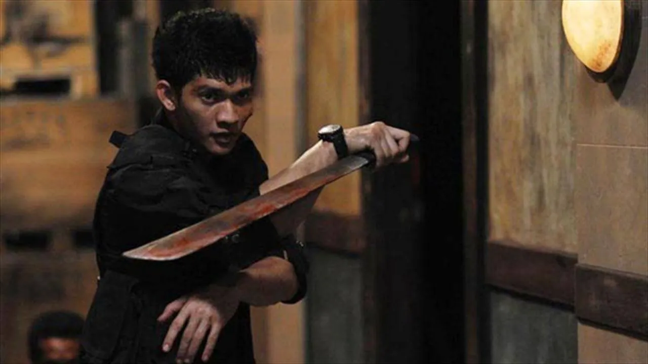Perjuangan Keras Iko Uwais Tuai Tinta Emas; dari Seorang Supir, Kini Masuk Industri Hollywood. Bangga! 16