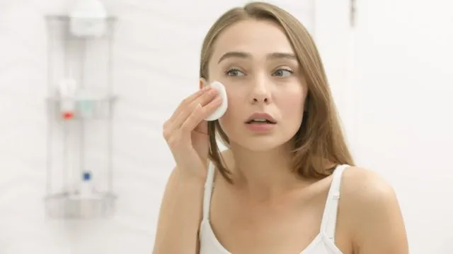 5 Alasan Kenapa Sebaiknya Jangan Pakai Produk Bayi untuk Skincare Wajah 9 produk bayi untuk wajah
