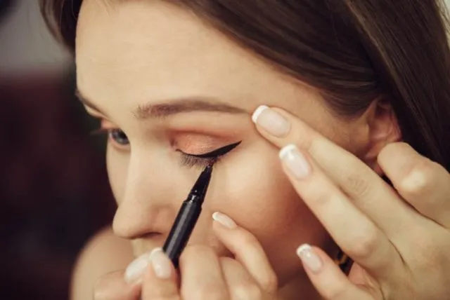 7 Hal yang Wajib Kamu Tahu Saat Pakai Lipstik Warna Nude 10