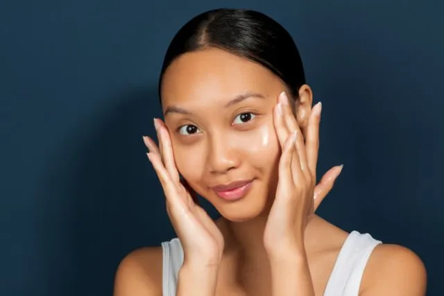 10 Macam-Macam Skincare & Urutan Memakainya 15