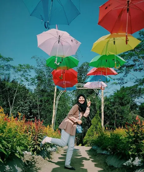 Taman Ramadanu Magelang, Destinasi Wisata Bunga Kekinian yang Bikin Enggan Pulang 11