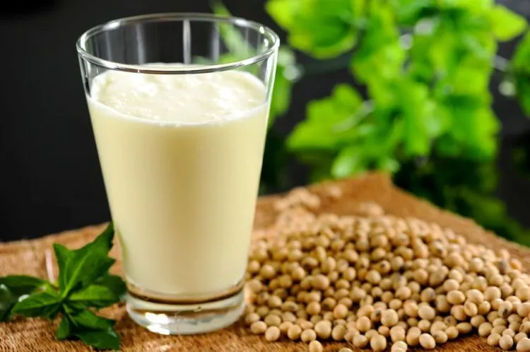 9 Pilihan Alternatif Susu SELAIN Sapi yang Tak Kalah Bernutrisi. Cocok Buat yang Lagi Diet Atau Alergi 10