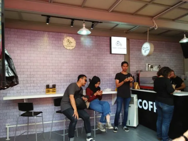 Bantu Kembangkan Potensi Anak Muda, AXIS Gelar “AXIS Pop-Up Station” di 9 Kota 7