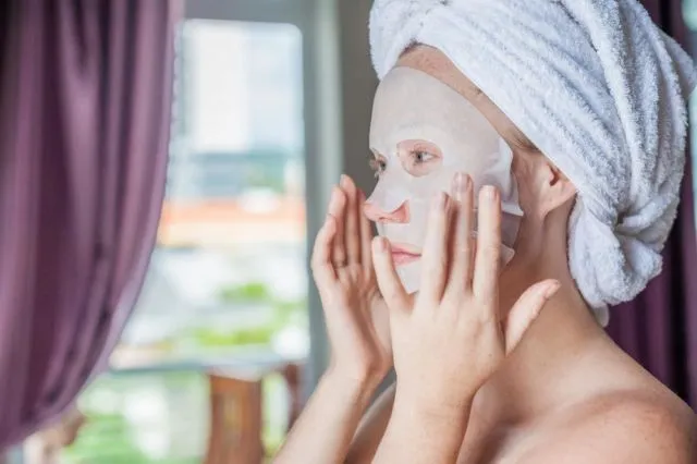 7+ Perawatan Wajah yang Nggak Boleh Terlewat. Biar Tetap Glowing Maksimal Walau Nggak Makeup-an Banyak-banyak 17