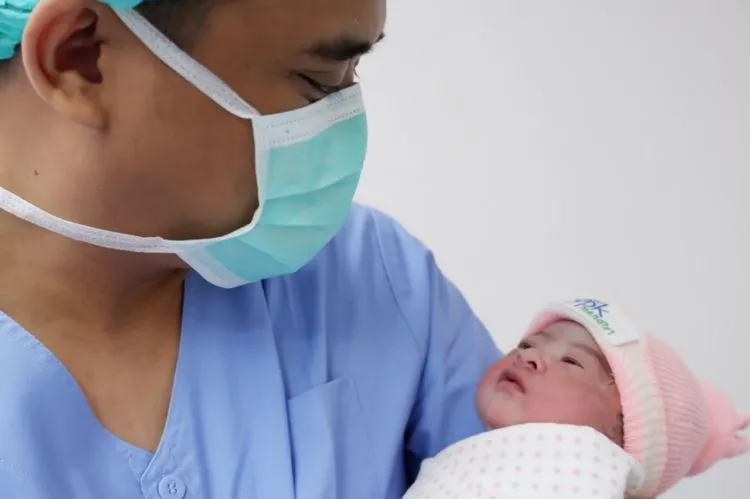 Fakta Manis di Balik Kelahiran Putri Pertama Kahiyang - Bobby. Namanya Sungguh Unik dan Bikin Penasaran 9