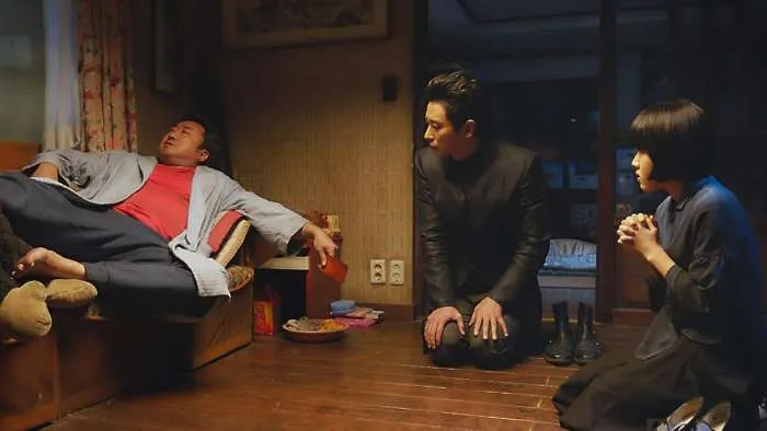 Review Film: Along With The Gods 2. Romantisme Keluarga yang Terbungkus Rapi dengan Alur Fantasi 6