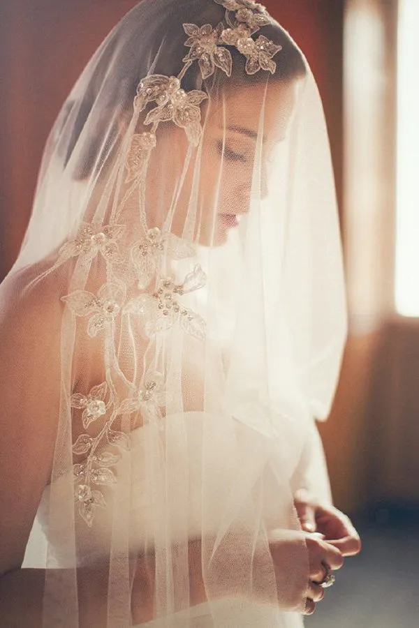 20+ Inspirasi Menata Wedding Veil, si Tudung Pengantin untuk Sempurnakan Momen Istimewa 27