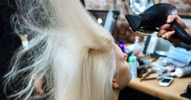 6 Fakta di Balik Rambut Warna-warni. Bisa Jadi Pertimbangan Sebelum Memutuskan Mewarnai 10
