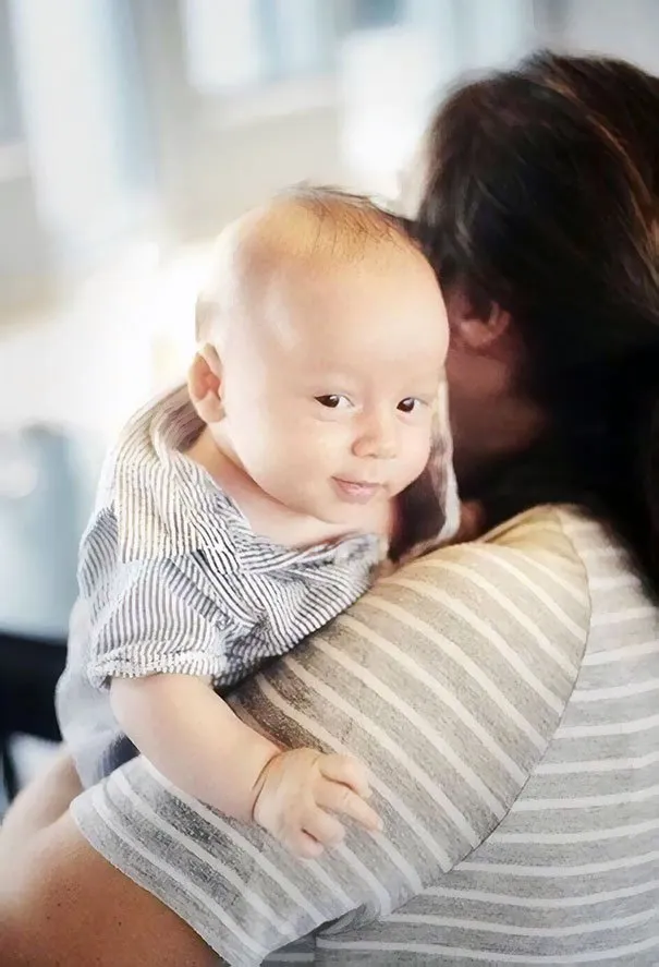 Kamu Tahan Nggak sih Kalau Digodain dengan Pose Genit 15 Bayi ini? Meleleh Banget Lihatnya, Duh! 25