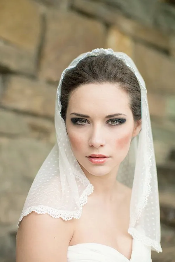 20+ Inspirasi Menata Wedding Veil, si Tudung Pengantin untuk Sempurnakan Momen Istimewa 39