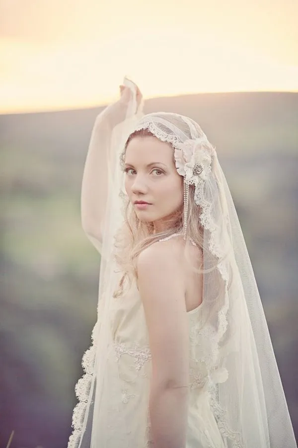 20+ Inspirasi Menata Wedding Veil, si Tudung Pengantin untuk Sempurnakan Momen Istimewa 37