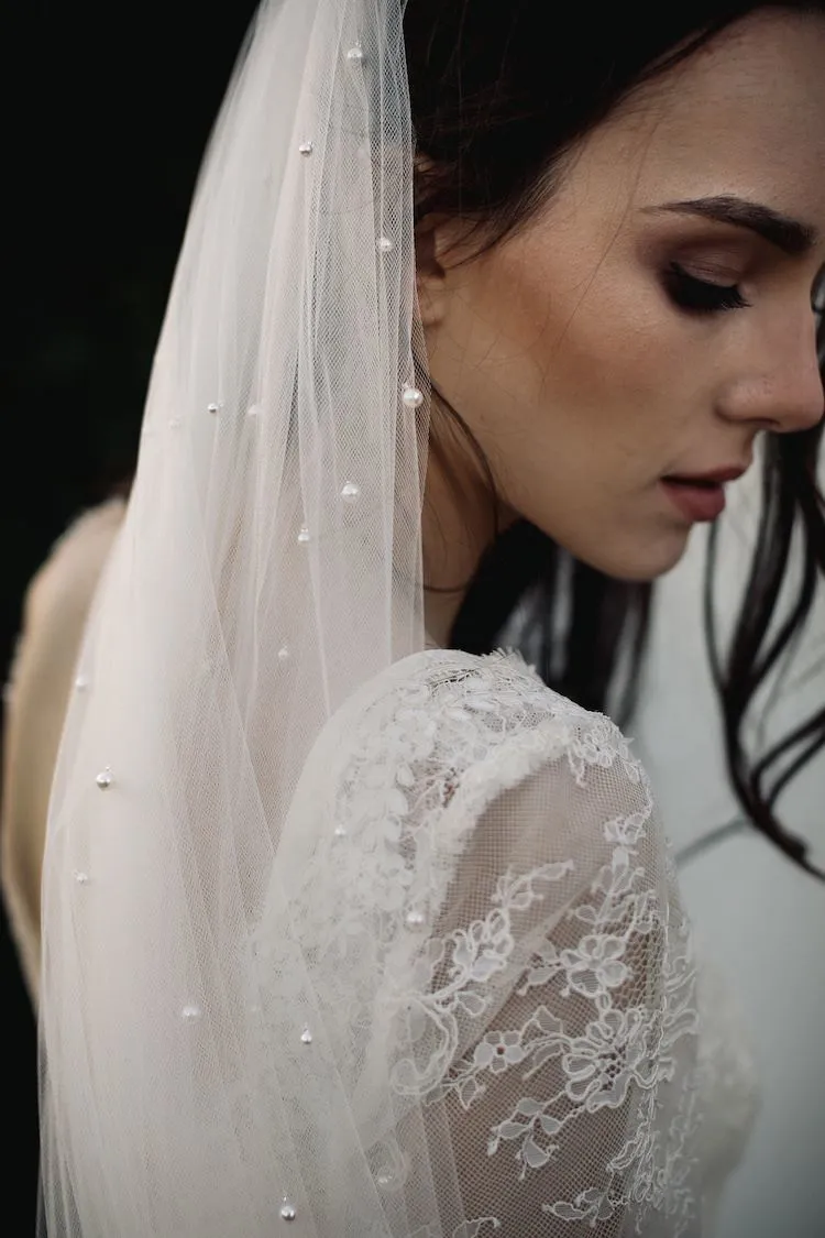 20+ Inspirasi Menata Wedding Veil, si Tudung Pengantin untuk Sempurnakan Momen Istimewa 42
