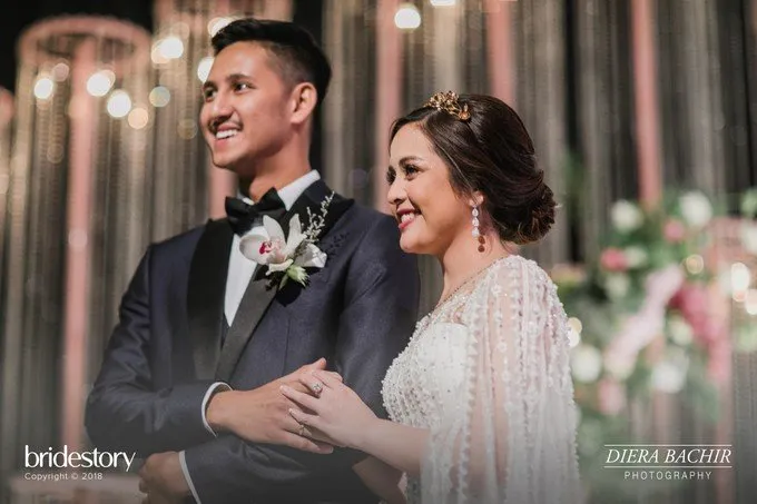 17+ Potret Cantik nan Memukau Pernikahan Tasya Kamila dan Randi Bachtiar. Sempurna dari Make-Up, Busana Hingga Venue Acara 32