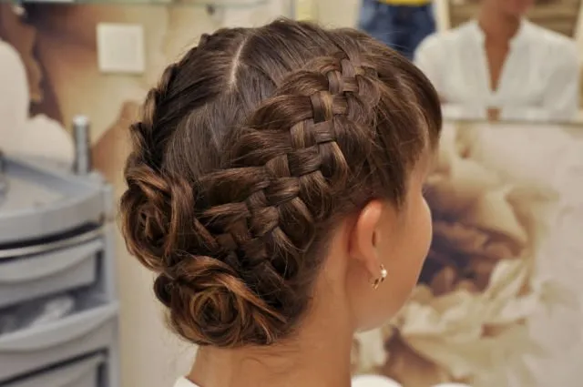 13 Ragam Bentuk Kucir Rambut yang Bisa Diterapkan Hijabers. Biar Rambut Tidak Jadi Rusak & Lepek 26