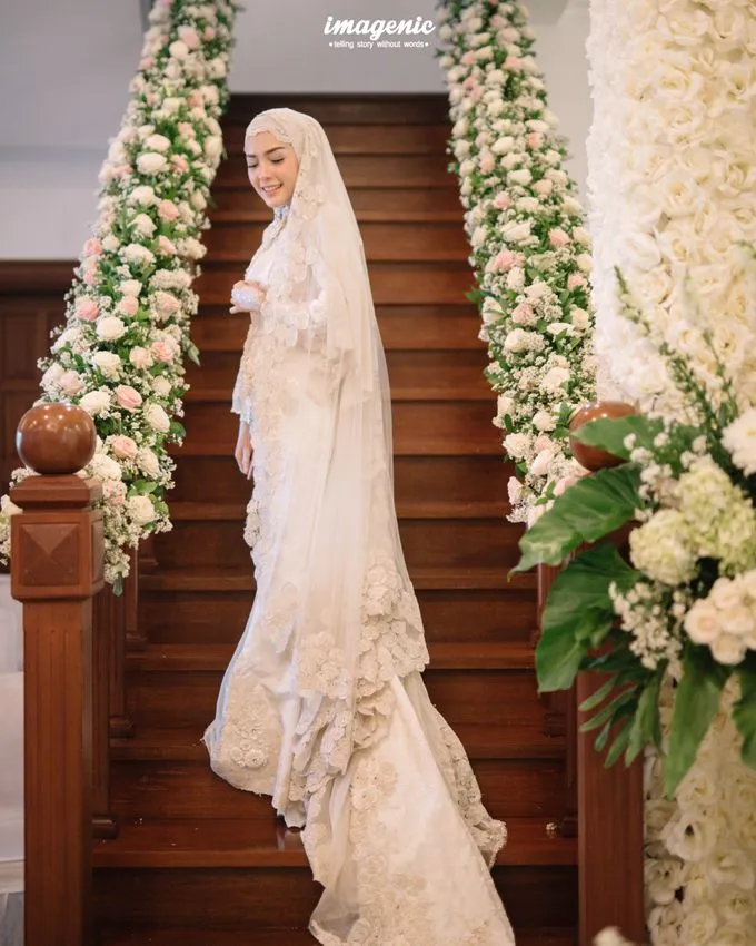 20+ Inspirasi Menata Wedding Veil, si Tudung Pengantin untuk Sempurnakan Momen Istimewa 33