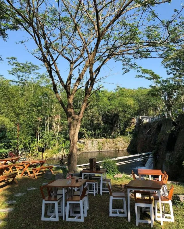 Dear Penikmat Senja, 10 Tempat Nongkrong di Jogja Ini Cocok untuk Menikmati Sunset yang Istimewa! 17