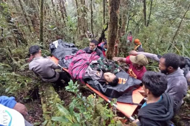 Anak 12 Tahun Ini Jadi ‘Sole Survivor’, Satu-Satunya yang Selamat dalam Kecelakaan Pesawat di Papua 5