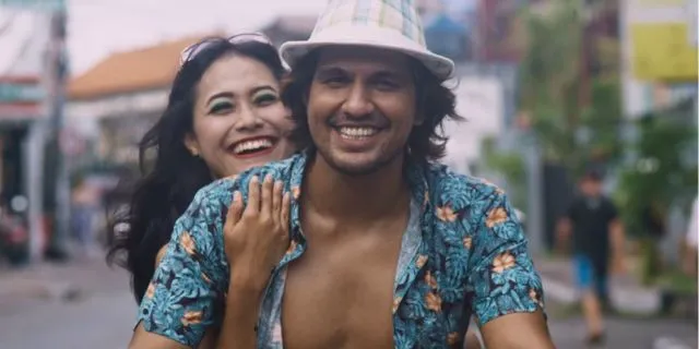 8 Bukti Kalau Orang Negeri Ini Masih Sering Merasa Inferior. Suka Minder Nggak Jelas ke Orang Asing 10
