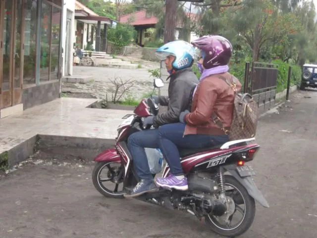 8 Alasan Kamu Bisa Terlibat Cinlok di Tempat KKN. Momen Bikin Was-was Bagi yang Punya Pasangan 10