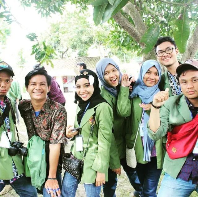 8 Alasan Kamu Bisa Terlibat Cinlok di Tempat KKN. Momen Bikin Was-was Bagi yang Punya Pasangan 11