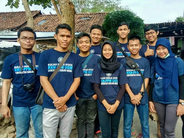 8 Alasan Kamu Bisa Terlibat Cinlok di Tempat KKN. Momen Bikin Was-was Bagi yang Punya Pasangan 16
