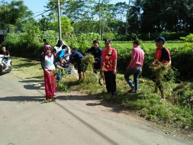 8 Alasan Kamu Bisa Terlibat Cinlok di Tempat KKN. Momen Bikin Was-was Bagi yang Punya Pasangan 14