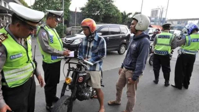 6 Kebiasaan Kita yang Sebenarnya Termasuk Korupsi. Nggak Heran Kalau Koruptor Terus Bermunculan 11