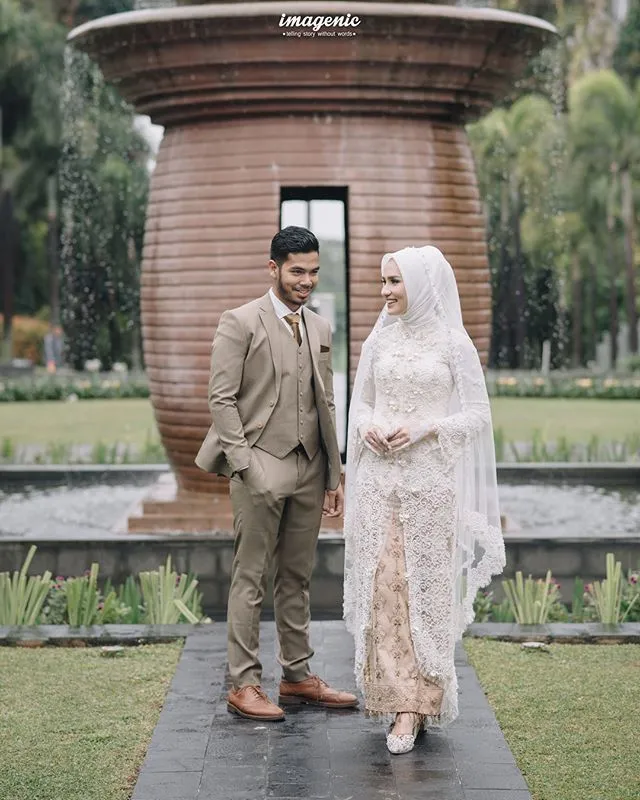 20+ Inspirasi Menata Wedding Veil, si Tudung Pengantin untuk Sempurnakan Momen Istimewa 31