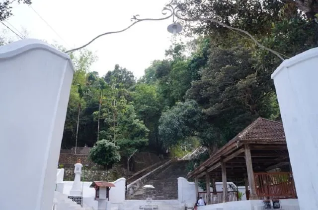 Merasakan Sensasi Sehari Jadi Abdi Dalem di Makam Raja Imogiri, Jogja. Kamu Perlu Cobain Deh! 11