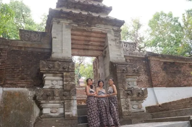 Merasakan Sensasi Sehari Jadi Abdi Dalem di Makam Raja Imogiri, Jogja. Kamu Perlu Cobain Deh! 8