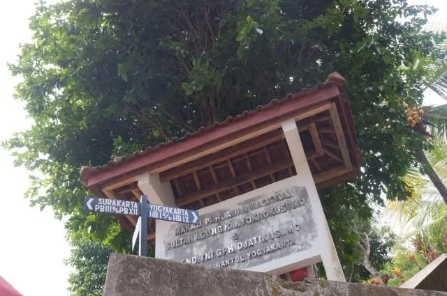 Merasakan Sensasi Sehari Jadi Abdi Dalem di Makam Raja Imogiri, Jogja. Kamu Perlu Cobain Deh! 9