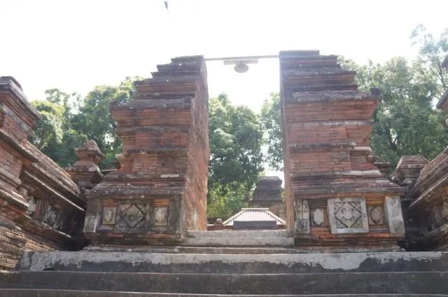 Merasakan Sensasi Sehari Jadi Abdi Dalem di Makam Raja Imogiri, Jogja. Kamu Perlu Cobain Deh! 10