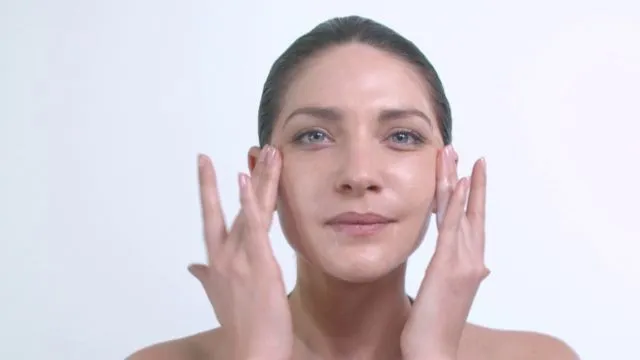 10 Macam-Macam Skincare & Urutan Memakainya 17
