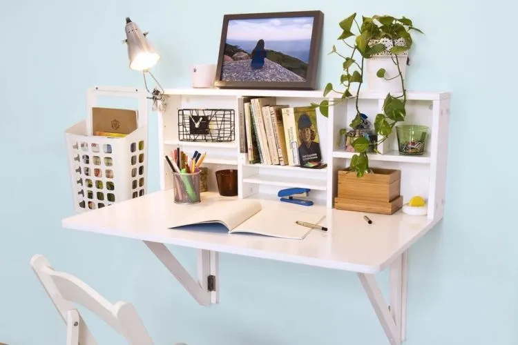 16 Ide Meja Belajar yang Rapi dan Cocok untuk Kamar Ukuran Mini. Nggak Akan Mager Lagi Kalau Udah Begini! 20
